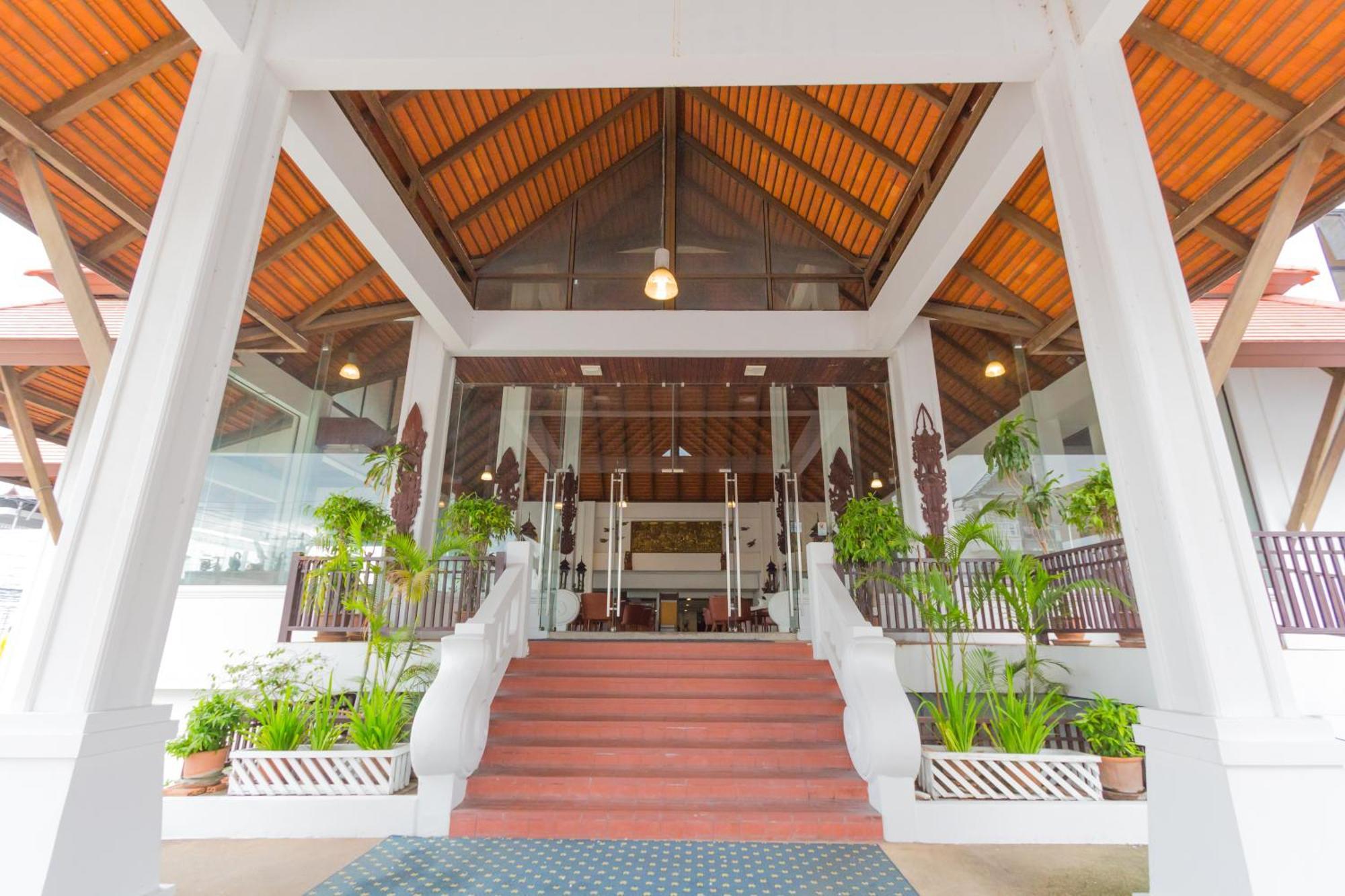 Bp Chiangmai City Hotel Чиангмай Екстериор снимка