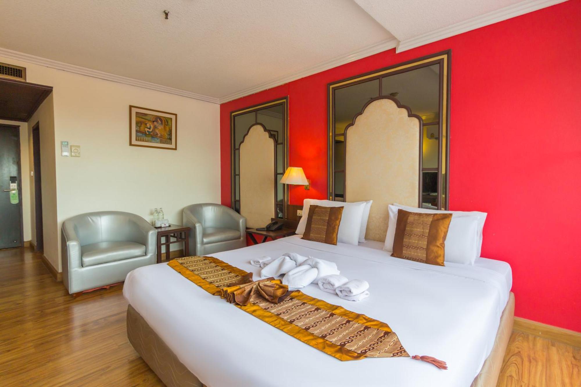 Bp Chiangmai City Hotel Чиангмай Екстериор снимка
