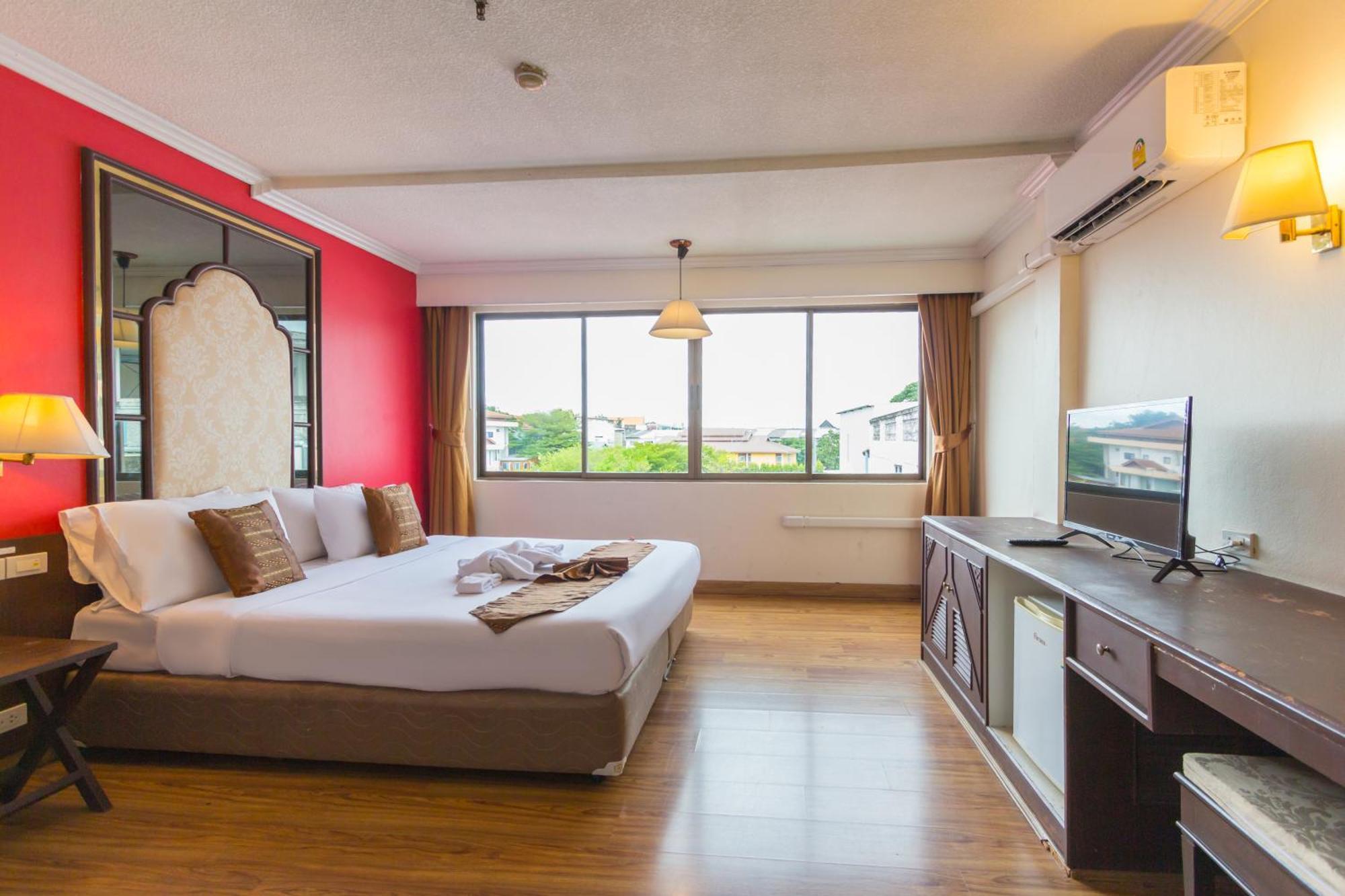 Bp Chiangmai City Hotel Чиангмай Екстериор снимка